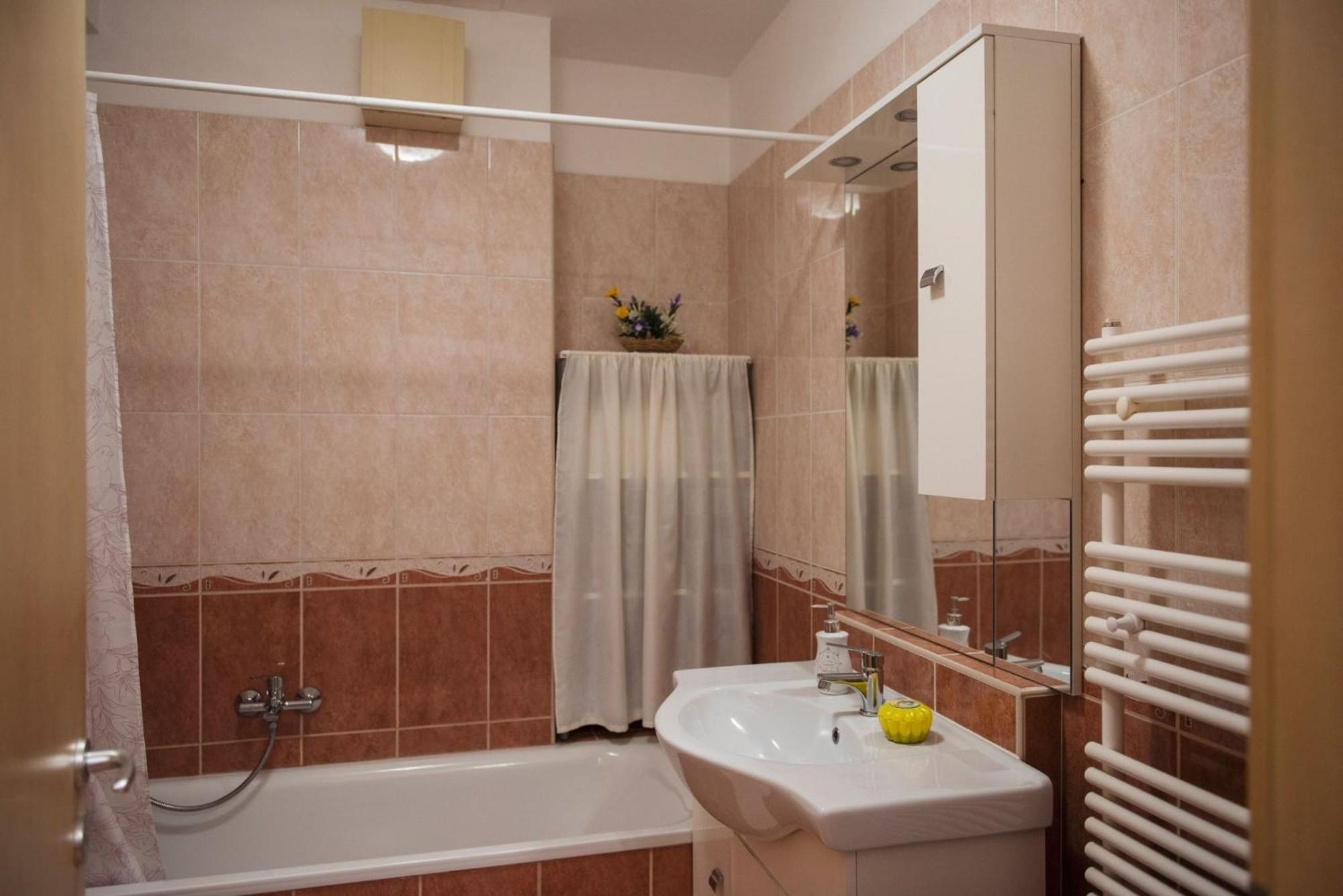 Inci apartman Beci Exterior foto